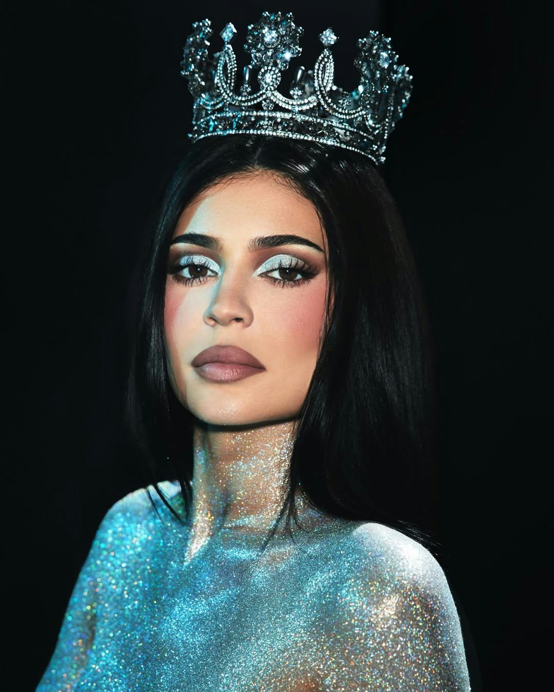 King Kylie is back.