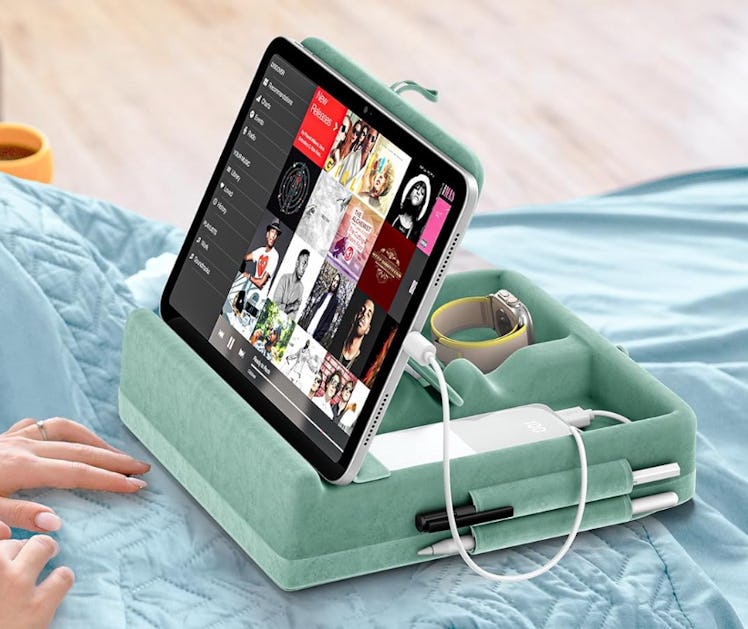 KDD Tablet Pillow Stand