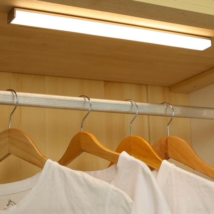 DESUNLUX Rechargeable Motion-Sensor Light