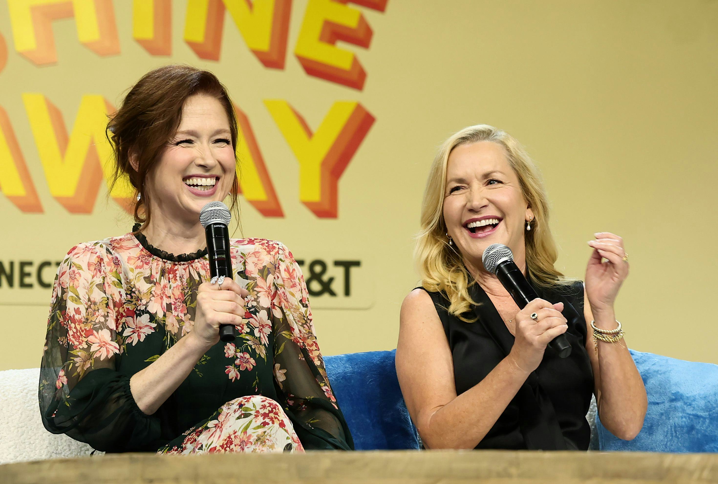 Ellie Kemper and Angela Kinsey talk about Taylor Swift's love of 'The Paper' and 'The Office.'