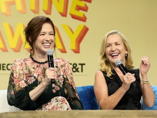 Ellie Kemper and Angela Kinsey talk about Taylor Swift's love of 'The Paper' and 'The Office.'