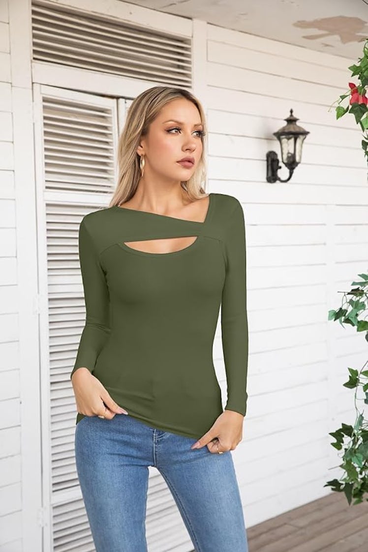 VICHYIE Long-Sleeve Cutout Top