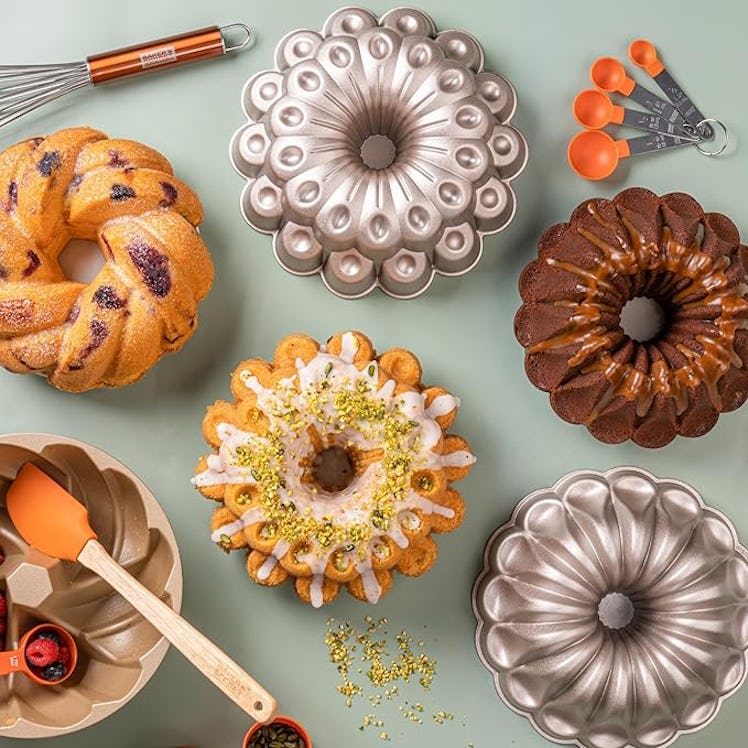 Baker's Secret Nonstick Fluted Cake Pan