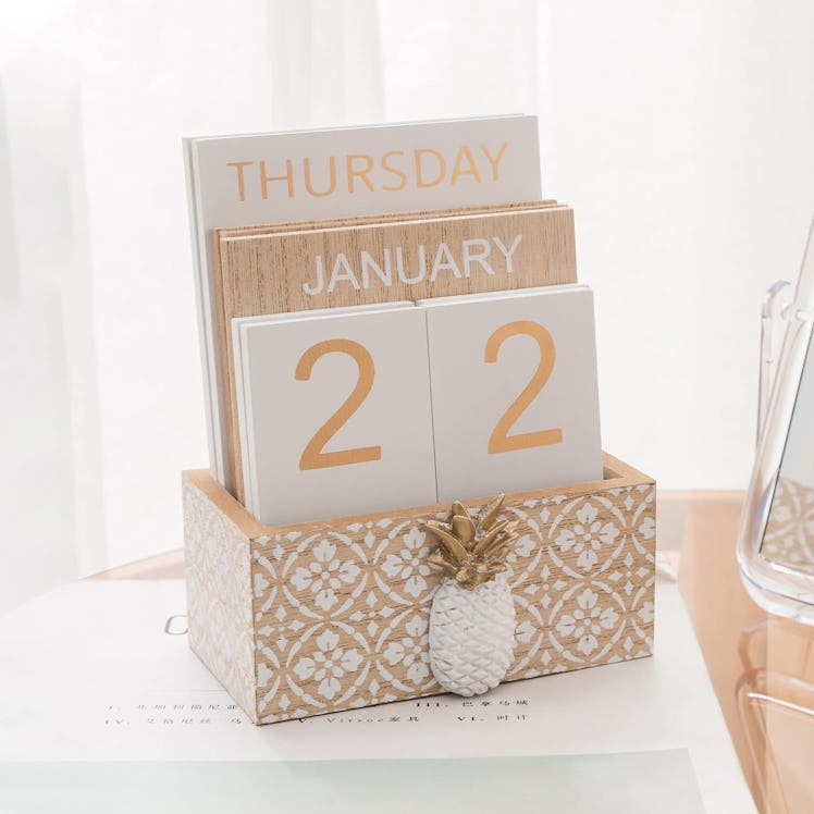 Aovdy Wood Desk Perpetual Calendar