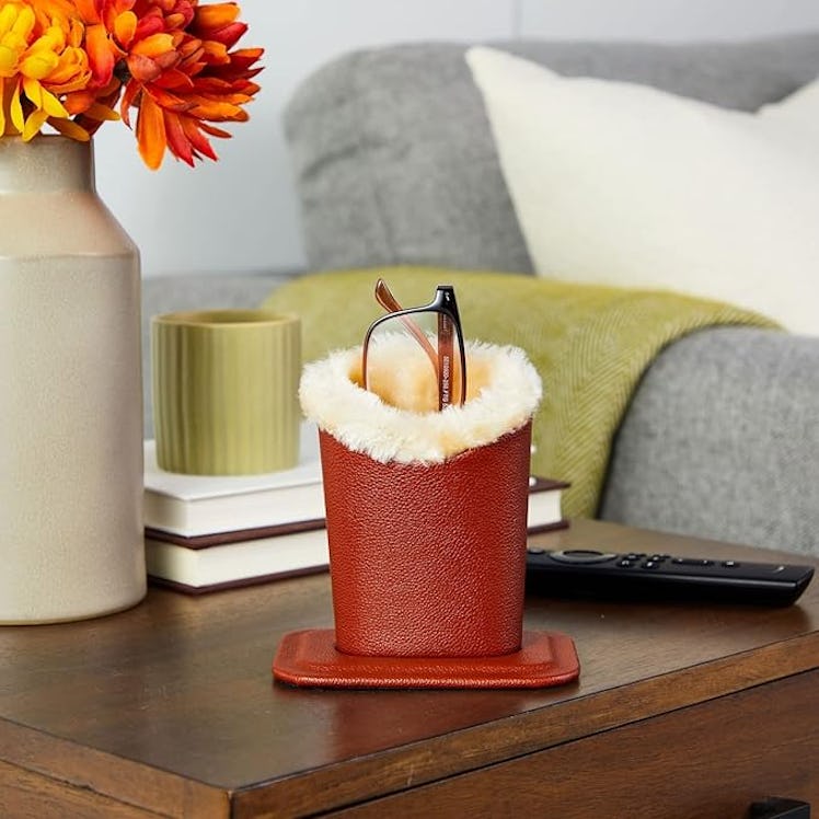 Juvale  Eyeglass Holder Stand (2-Pack)