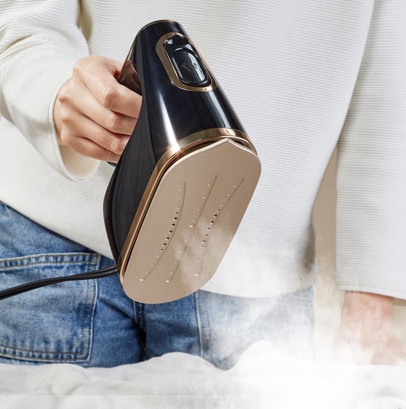 YIKA Handheld Clothes Steam Iron