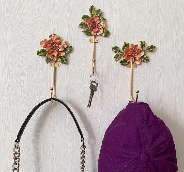 Tricune FlowerShaped Decorative Wall Hooks (3-Pack)