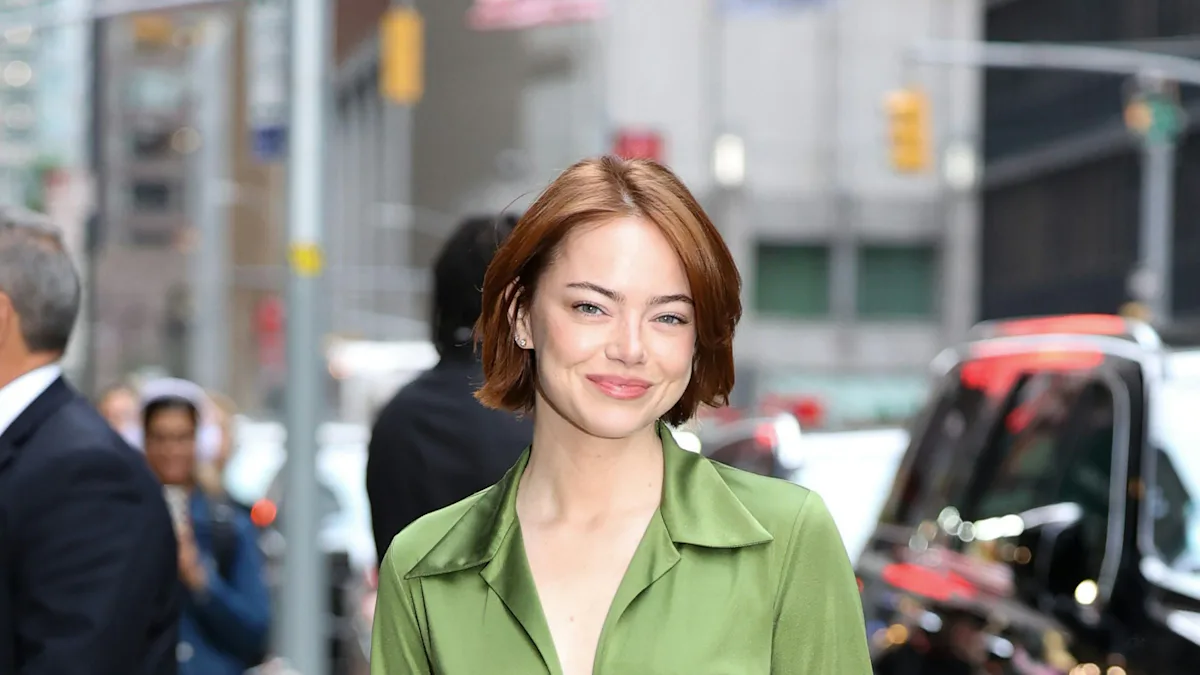 Emma Stone Wears Gwyneth Paltrow's Most Iconic 1990s On-Screen Outfit Emma Stone Wears Gwyneth Paltrow's Most Iconic 1990s On-Screen Outfit