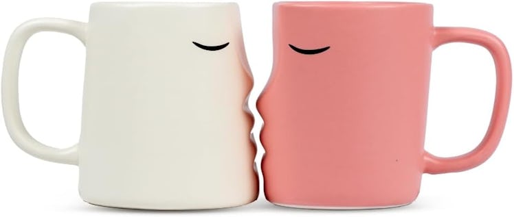Occasionals Kissing Couple Mug Set