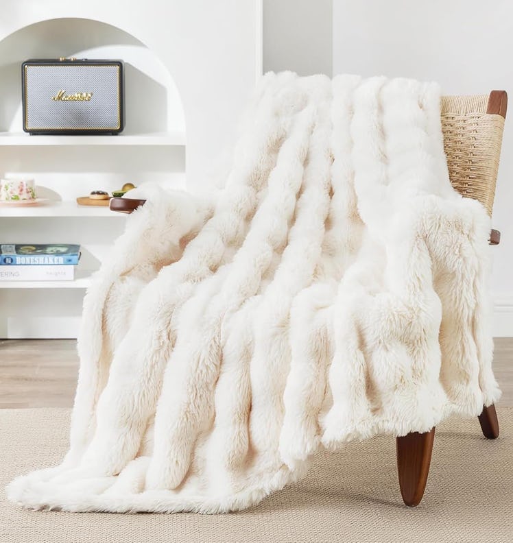 EXQ Fluffy Faux Fur Bubble Throw 