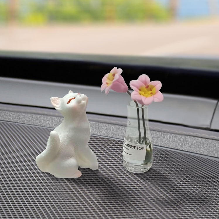 OYIXIO Car Dashboard Decoration (2 Pieces)
