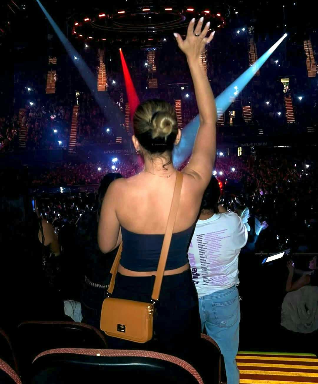 I brought a stadium-approved Show Tote bag to Dua Lipa's concert. 