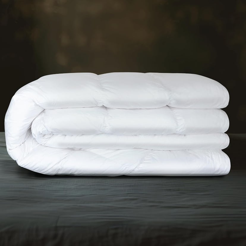  ComfyDown RoyalRest Comforter