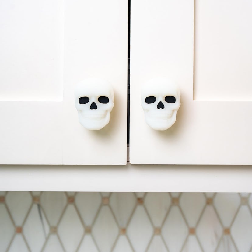 Knobēz Decorative Cabinet Knob Covers — Skull 12-Pack