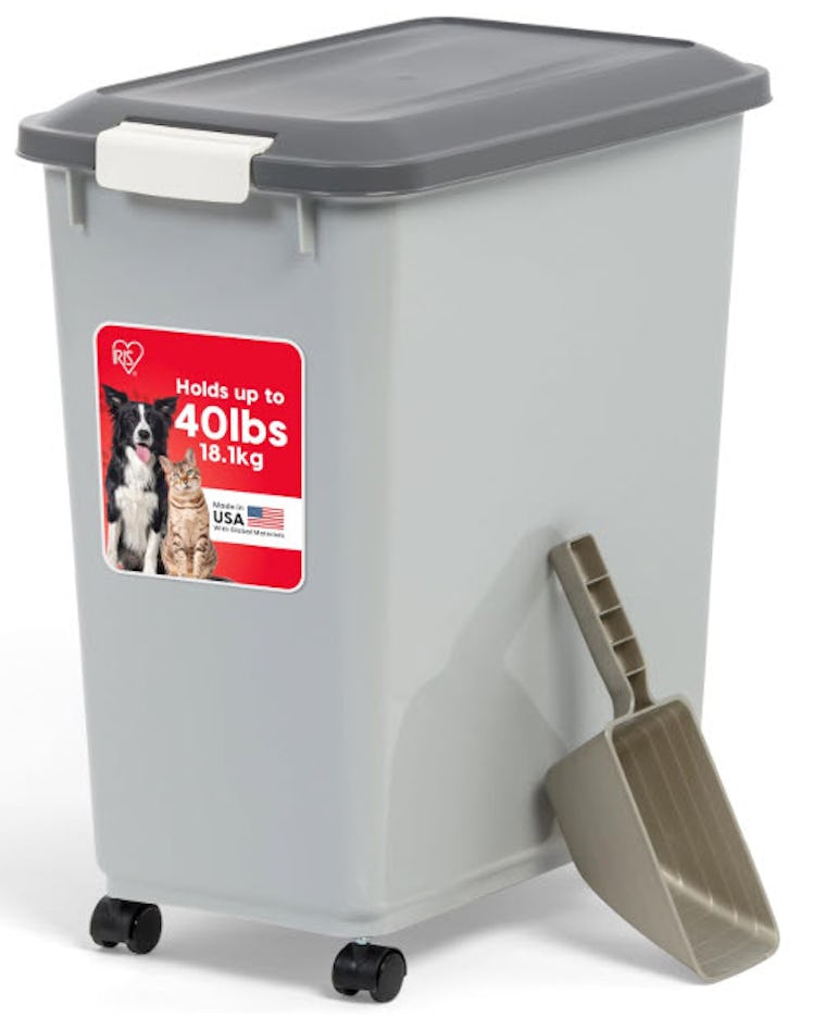 IRIS USA Dog Food Storage Container with Wheels