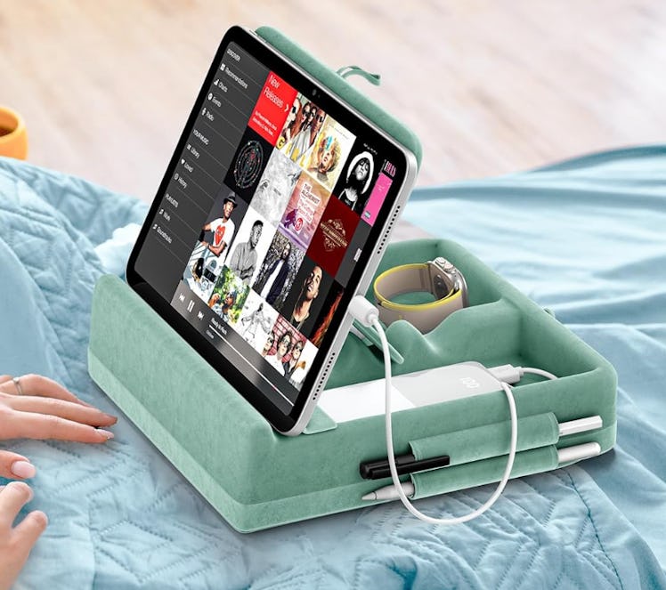 KDD Tablet Pillow Stand