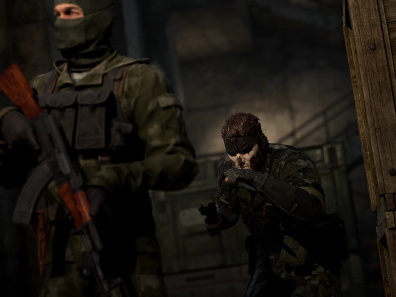 Snake sneaks up on a player enemy solider.