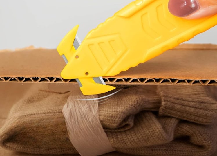 T Tovia Safety Box Cutter (12-Pack)