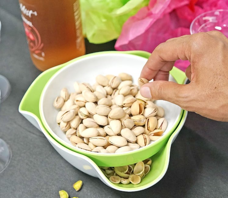 Southern Homewares Double Pedestal Serving Pistachio Bowl with Shell Storage