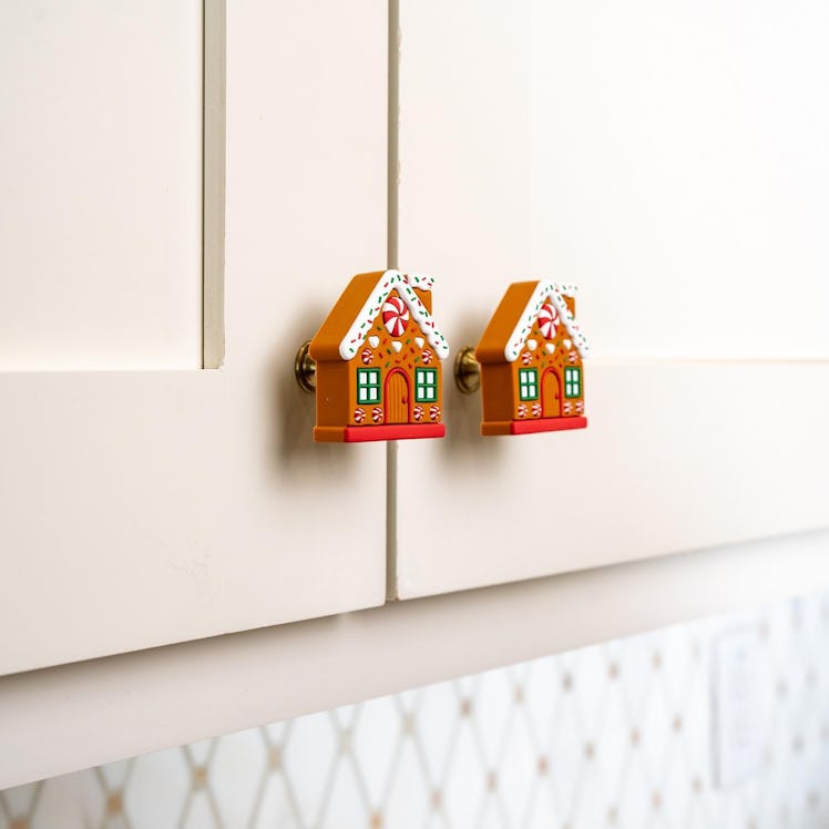 Knobēz Gingerbread House Decorative Knob Covers (Set of 12)