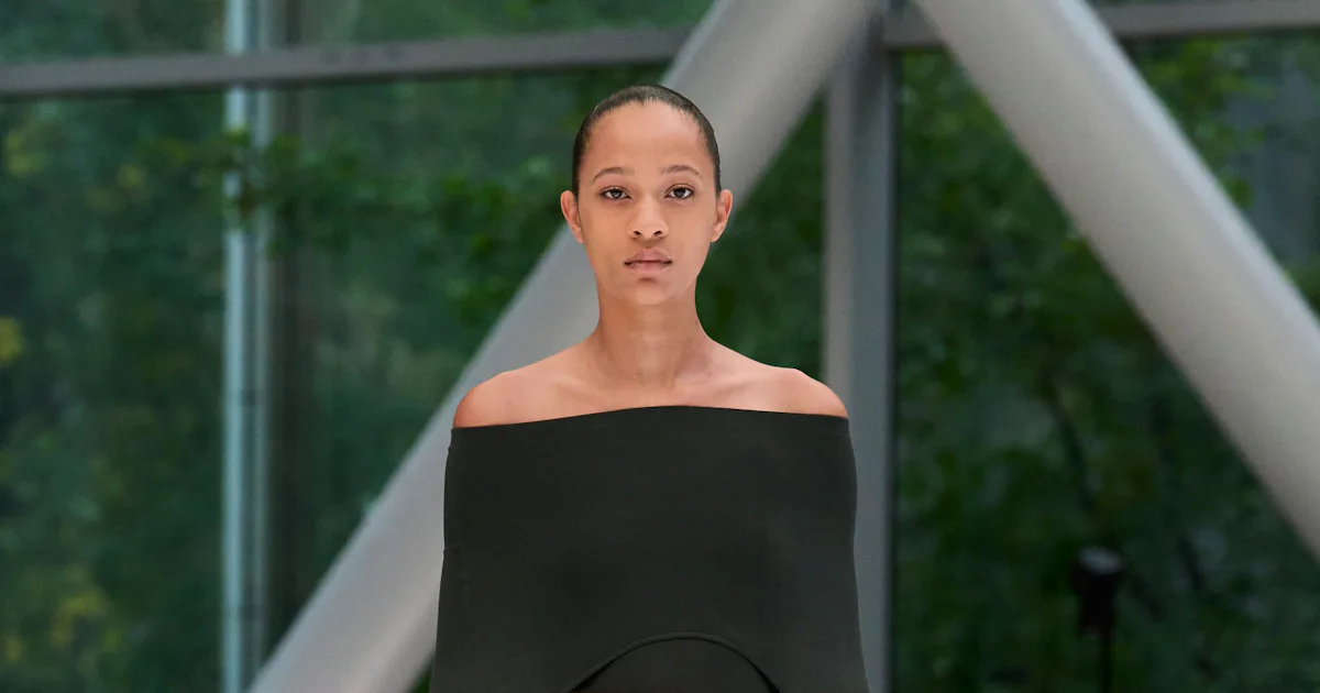 Alaïas Frühjahrskollektion 2026 steht ganz im Zeichen radikaler ...