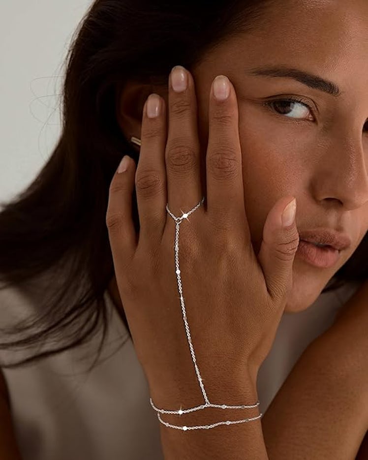 Moodear Hand Chain