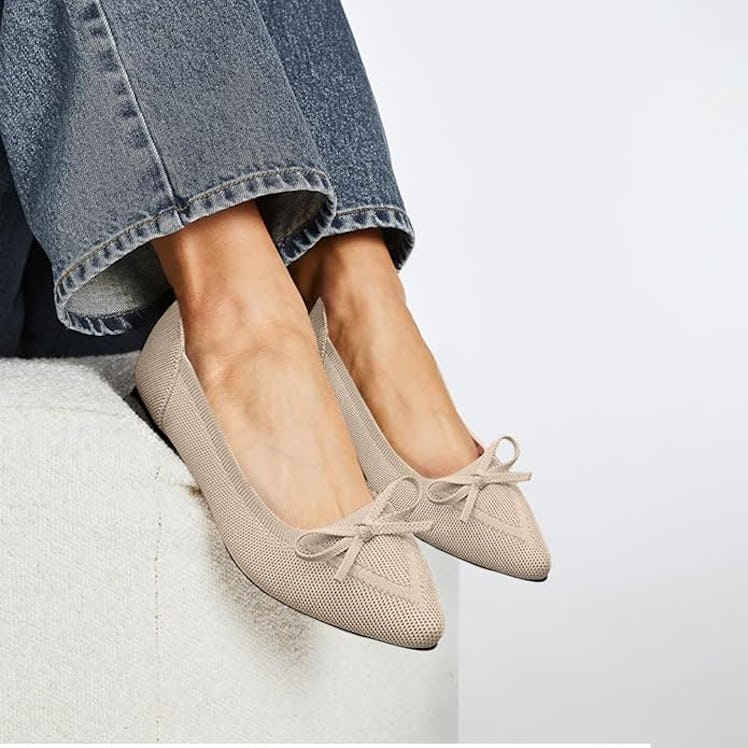 TINGRISE Pointed-Toe Bow Flats