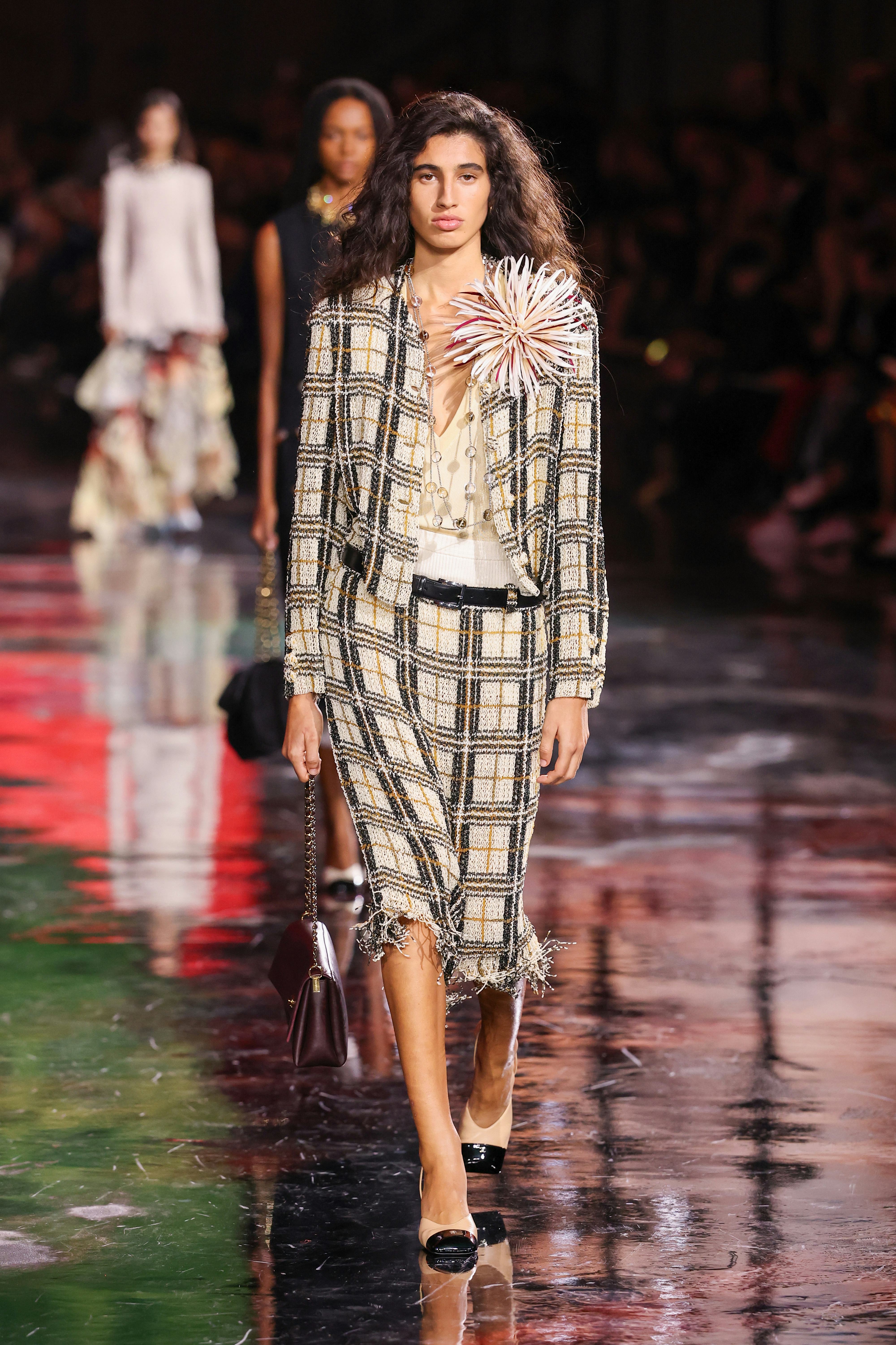 ハルサメ シャネルリボン chanel-fw-2023-24-rtw-finale-