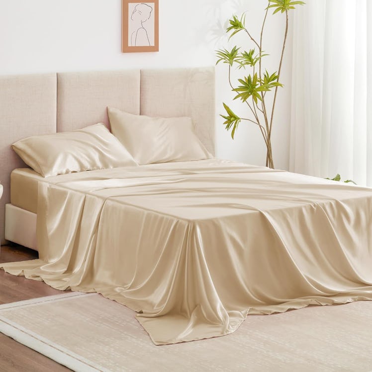 Love's Cabin Satin Bedding Set