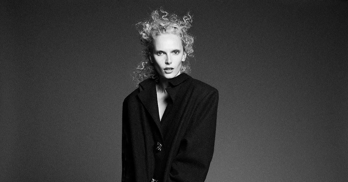 Keep It Real: Alex Consani Proves Fall Fashion Is Best Served with ...