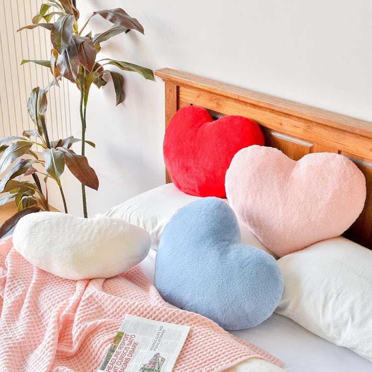 XVTRU Heart Pillow