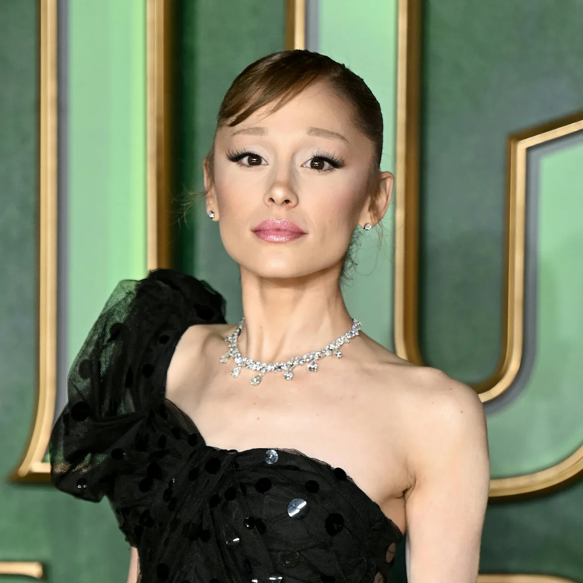 Ariana Grande's Vintage Dress From 1952 Has a 'The Wizard of Oz' Connection Ariana Grande's Vintage Dress From 1952 Has a 'The Wizard of Oz' Connection