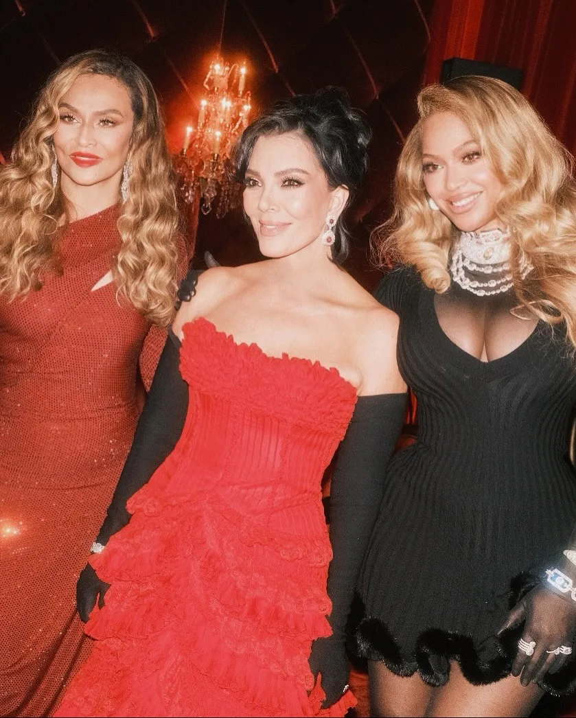 kris jenner 70th birthday dress Off Shoulder Women Red Elegant Luxury Ball Gown Sweet 16 Party Gown Y4 –  Simplepromdress main image 1