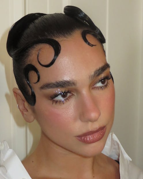 How to rock the holographic eye makeup trend that'll be everywhere this winter.