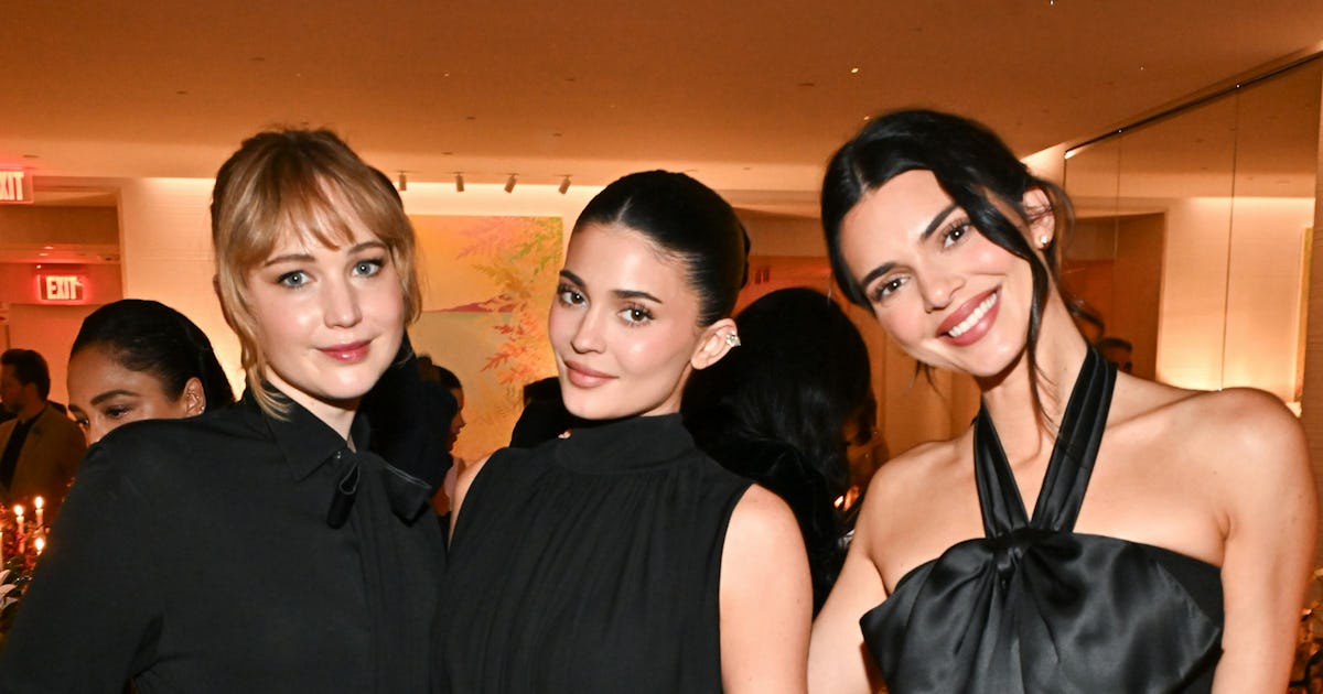 Jennifer Lawrence Has Dinner With Kendall & Kylie Jenner in All Black