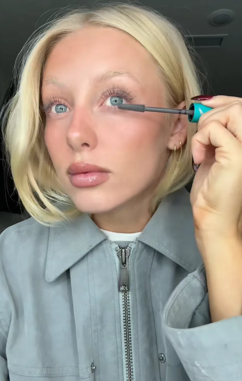 How to wear gray mascara.