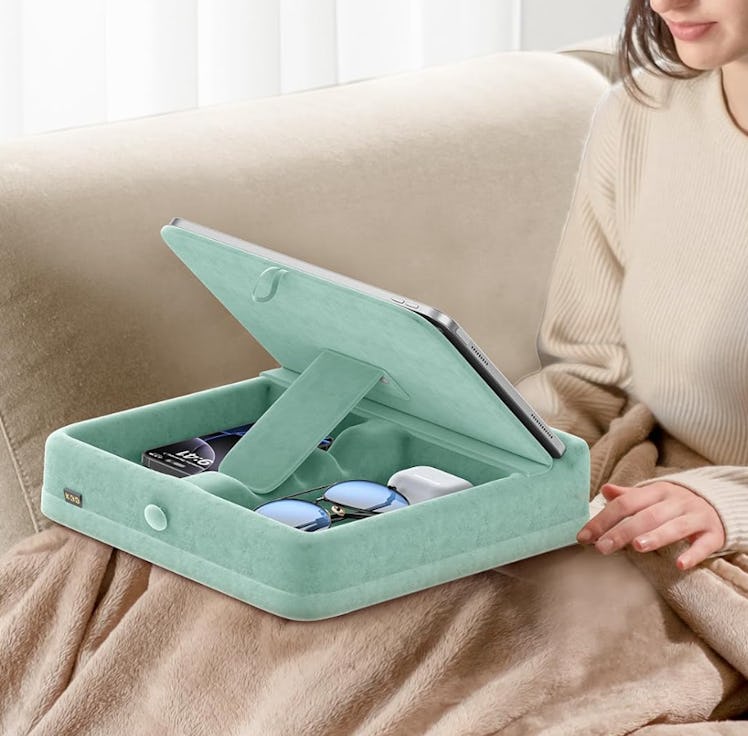 KDD Tablet Pillow Stand