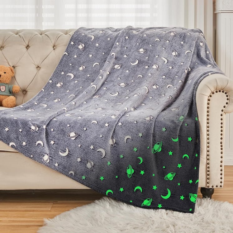 SOCHOW Glow-in-the-Dark Throw Blanket