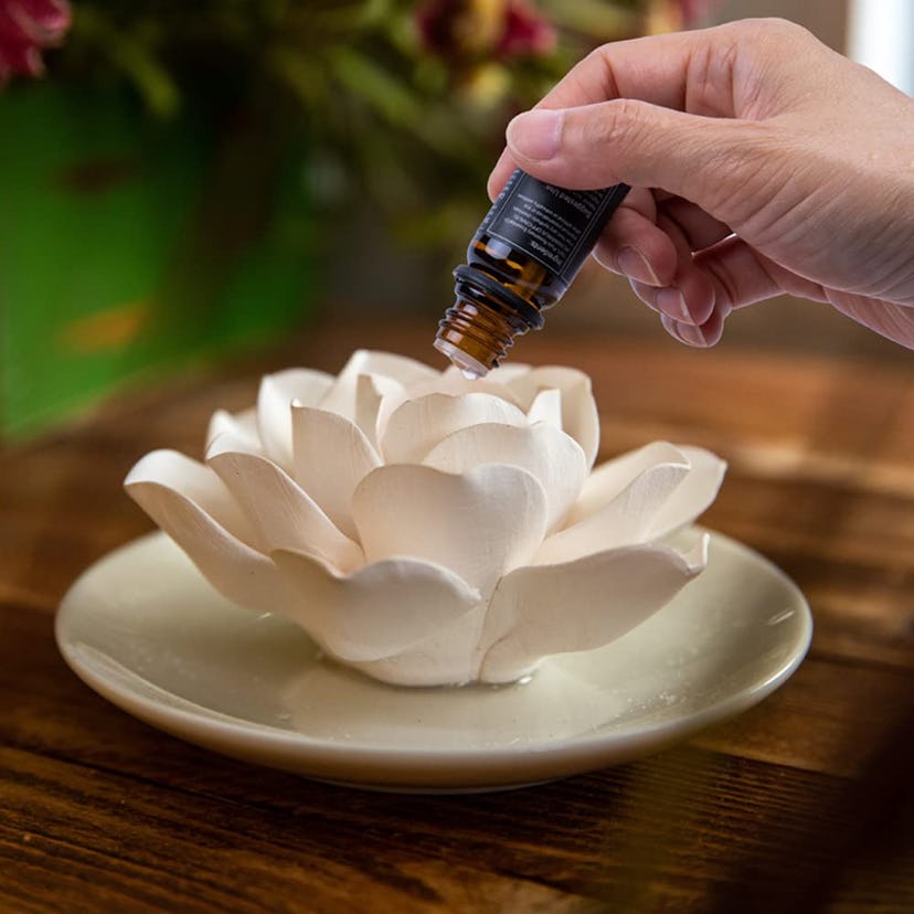 oumeiben Porcelain Lotus Flower Aromatherapy Diffuser