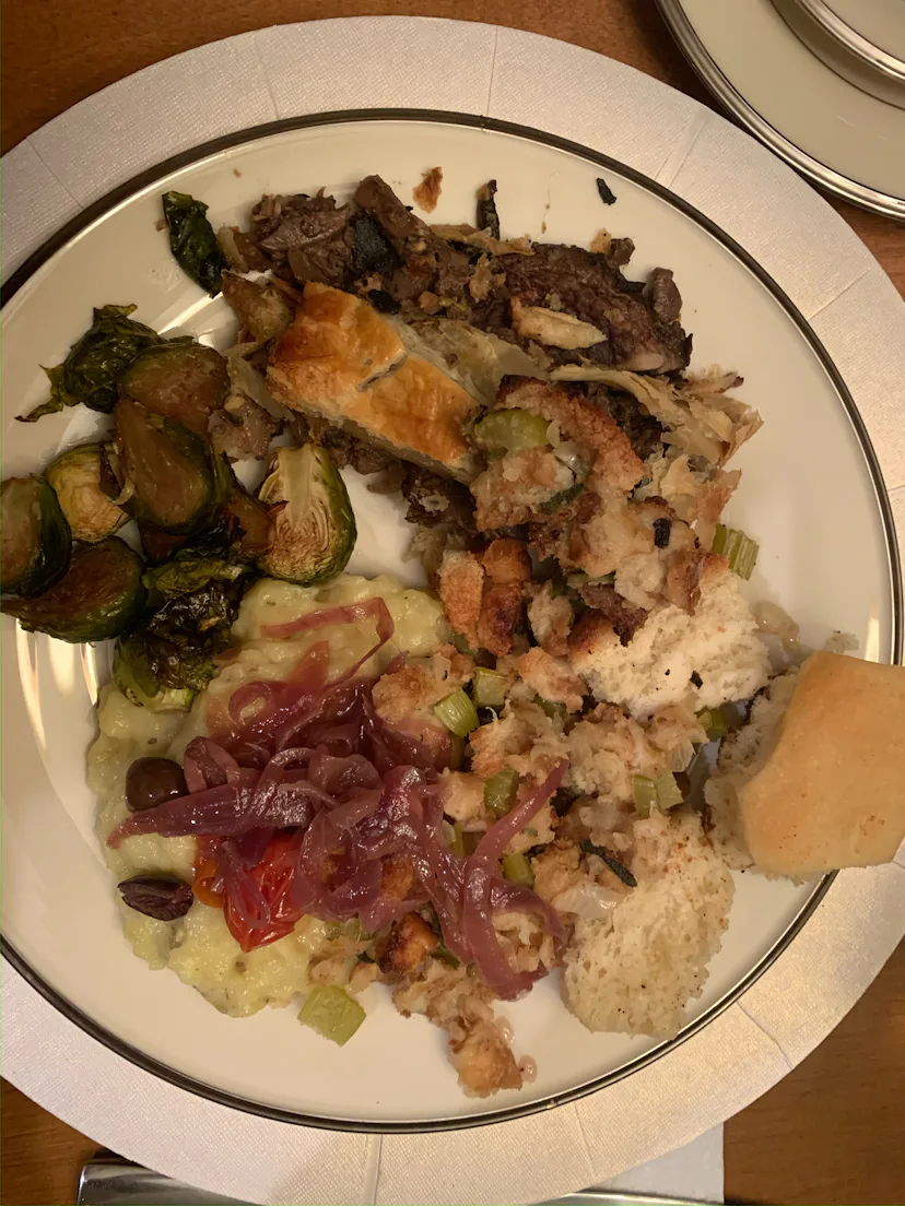 Sad Beige Plate Pics are a viral phenomenon
