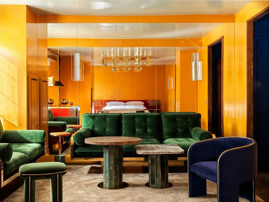 wmagazine.com - Lindsay Cohn - Where Style Insiders Stay in New York City