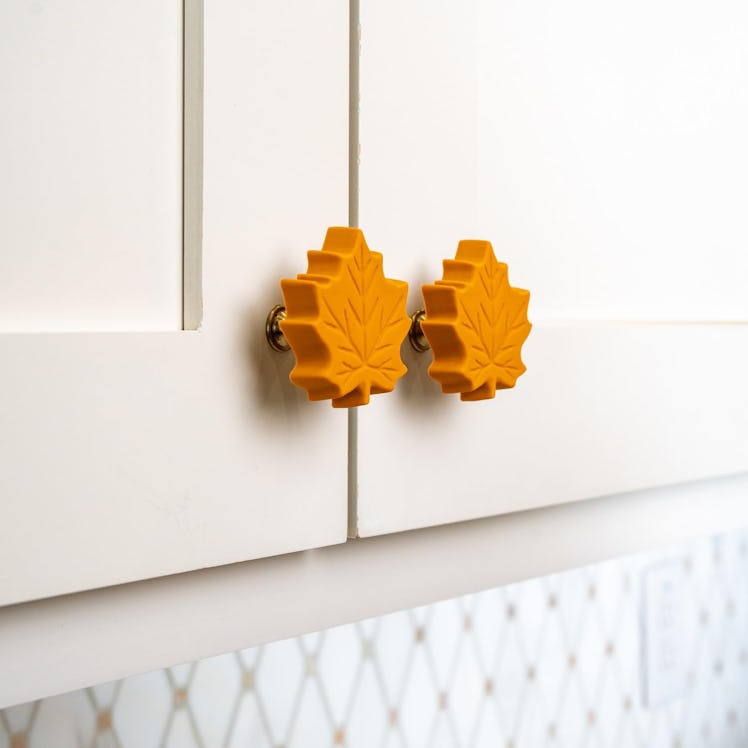 Knobēz Decorative Leaf Knob Covers (12-Pack)