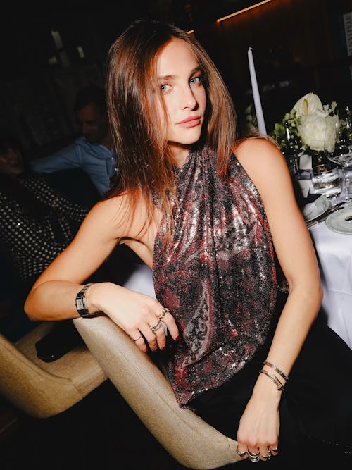 파티 시즌을 계속 이어갈 최고의 홀리데이 상의