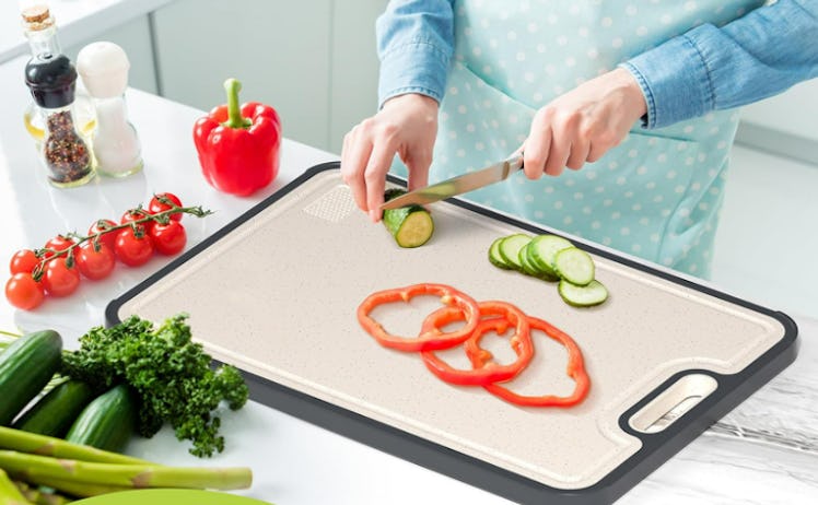 Sumzzz Double-Sided Titanium Cutting Board