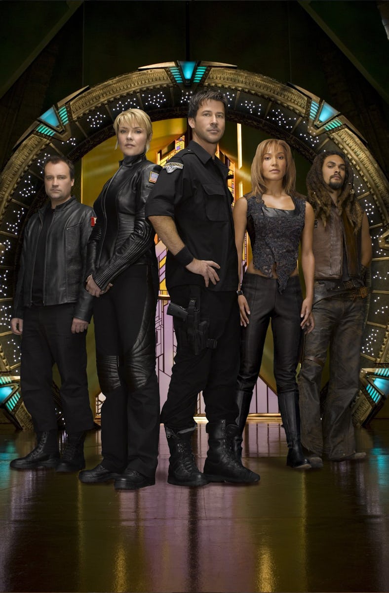 David Hewlett, Amanda Tapping, Joe Flanigan, Rachel Luttrell, and Jason Momoa in Stargate Atlantis