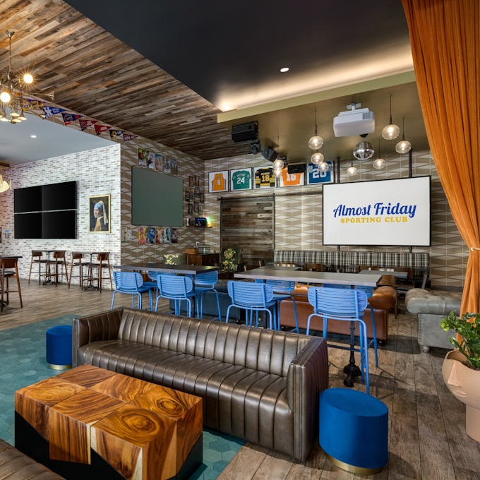 Holiday Inn & Suites Nashville Downtown — Broadway