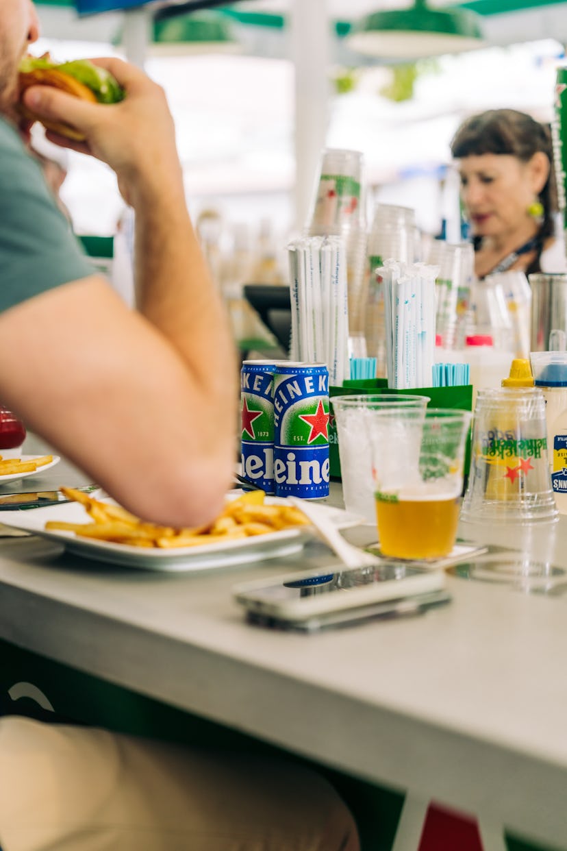 Non-Alcoholic Beer’s Benefits, According To Drinkers & Experts