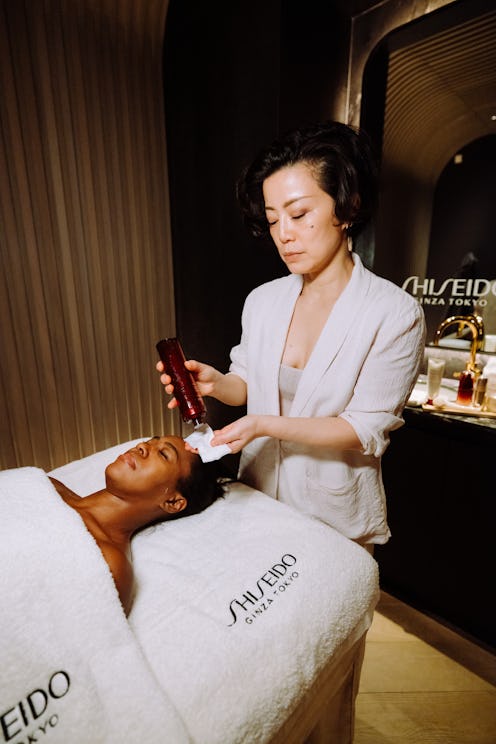 Joomee Song facialist