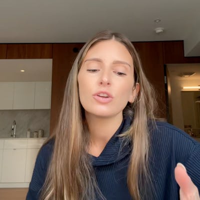Woman Calls Out Out-Of-Touch Wealthy Influencers Who Can't Read The Room