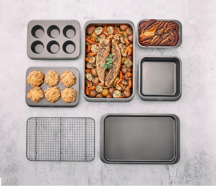 Chicago Metallic 7-Piece Stackable Bakeware Set
